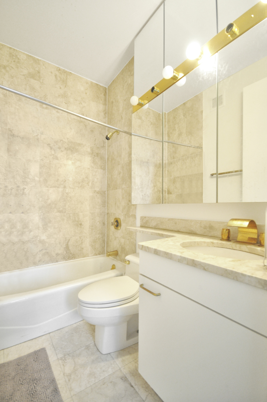 524 East 72nd Street, Unit 26H Manhattan, NY 10021 - Photo 4 of 5
