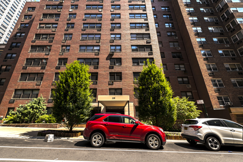 225 E 70th St, Manhattan, NY 10021 - Photo 3 of 4