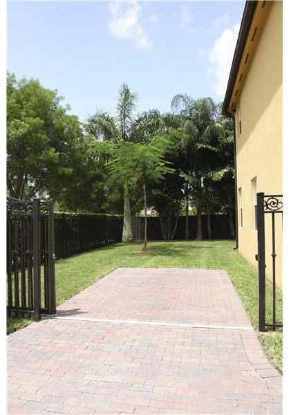 1620 Southwest 150 Road Miami, FL 33194 - Photo 3 of 35 Gallery Image 3