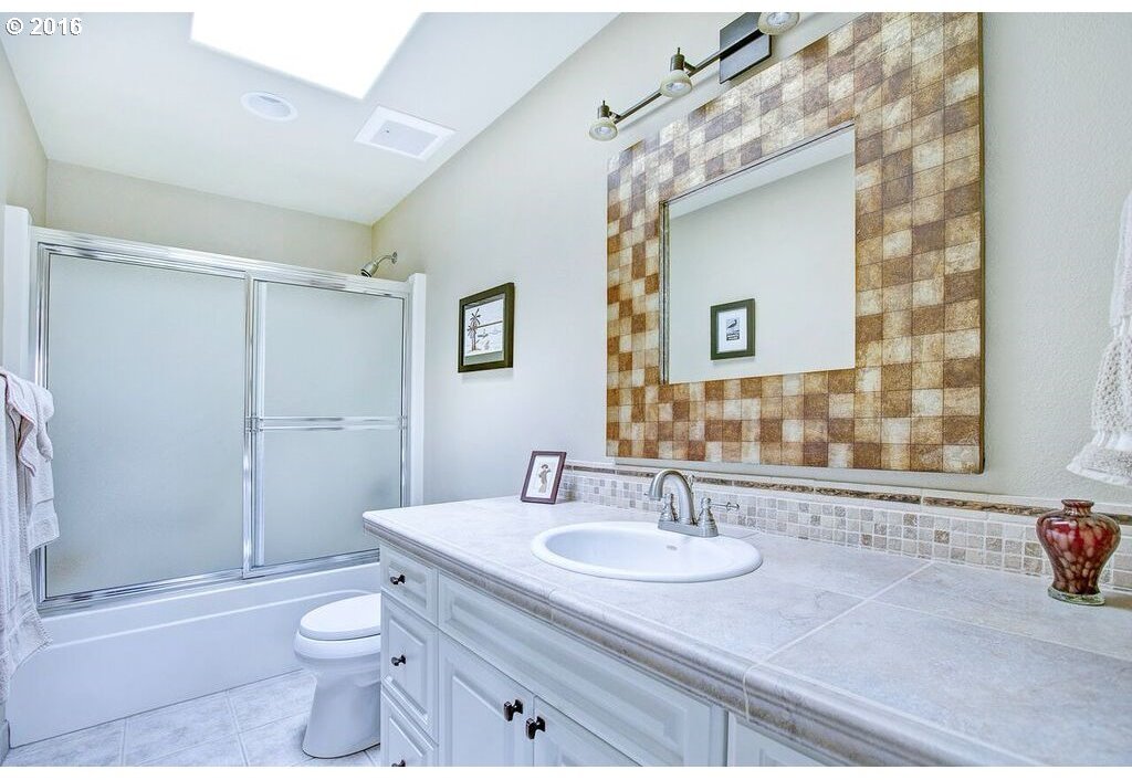 10737 Southwest Lancaster Road Portland, OR 97219 - Photo 27 of 32 Gallery Image 27