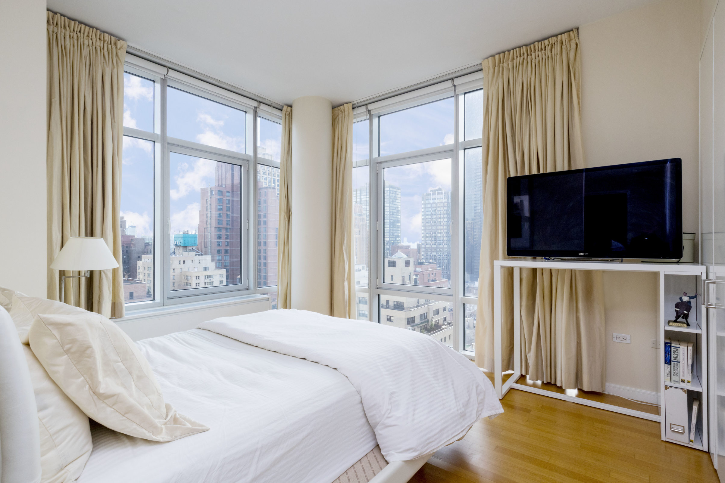 310 East 53rd Street, Unit 17A Manhattan, NY 10022 - Photo 16 of 19