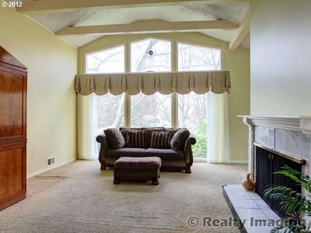 6432 Southwest Loop Drive Portland, OR 97221 - Photo 4 of 15 Gallery Image 4