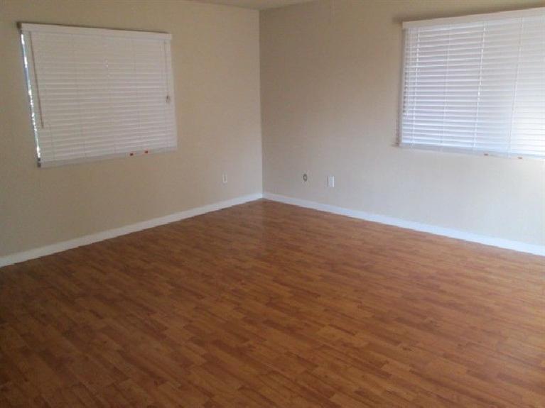 3021 Harmon Road Bakersfield, CA 93307 - Photo 11 of 20 Gallery Image 11