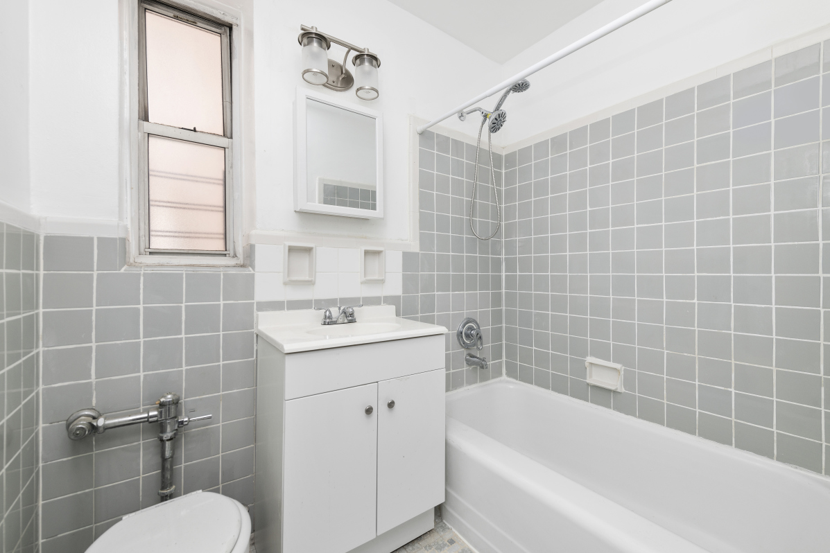 180 Van Cortlandt Park South, Unit 2D Bronx, NY 10463 - Photo 7 of 8