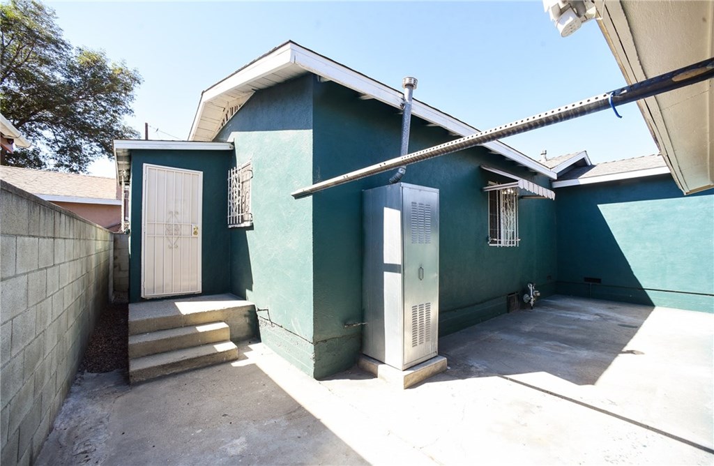 112 East Maple Street Compton, CA 90220 - Photo 11 of 23