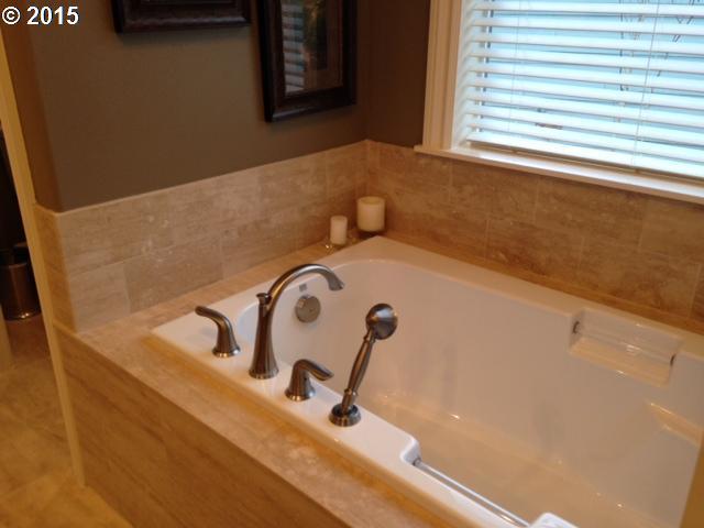 230 Southeast Gabbert Road Gresham, OR 97080 - Photo 7 of 16