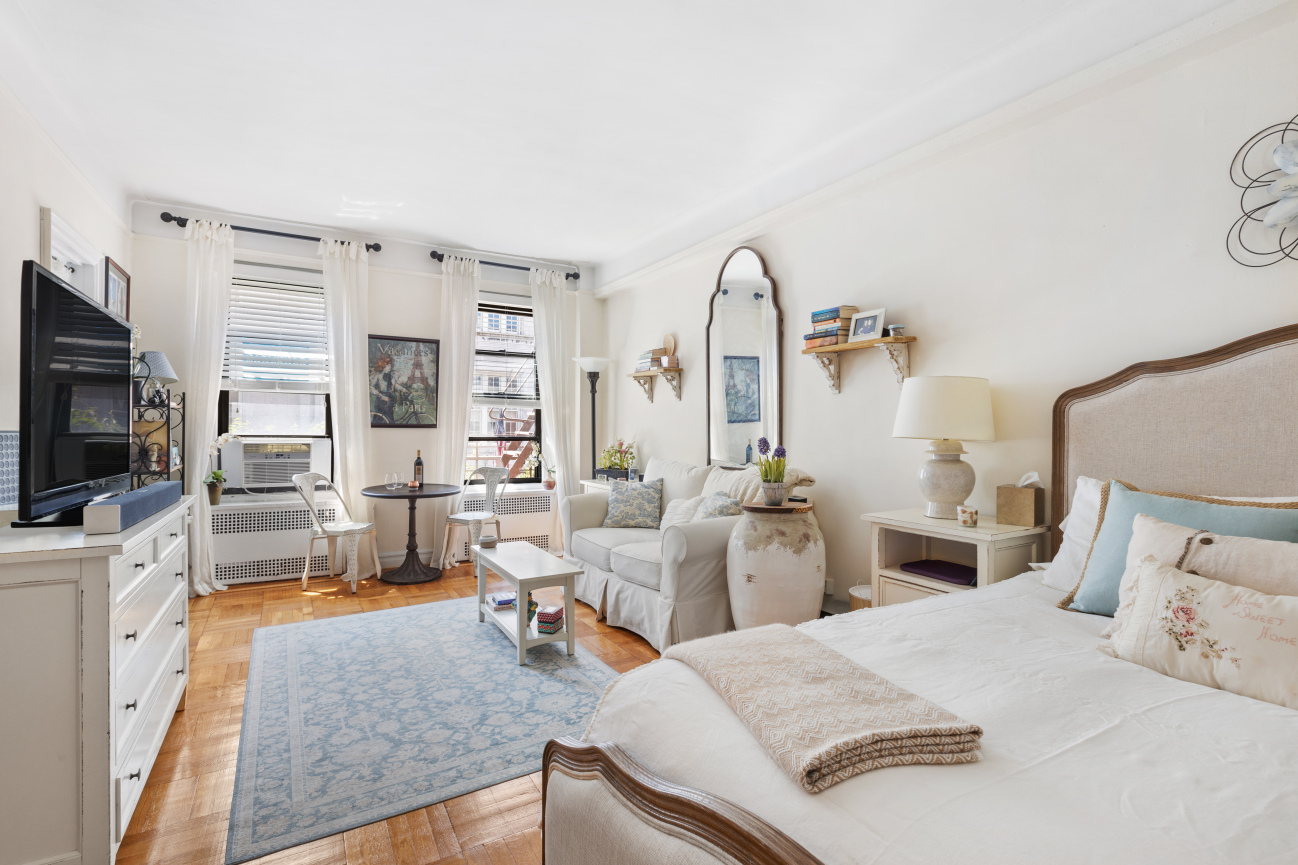 129 West 89th Street, Unit 45 Manhattan, NY 10024 - Photo 3 of 9