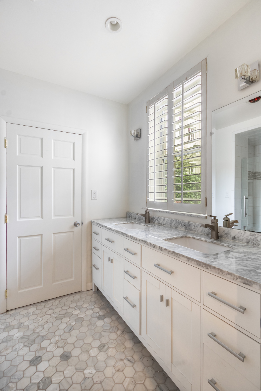 160 East 74th Street, Unit 2 Manhattan, NY 10021 - Photo 4 of 6