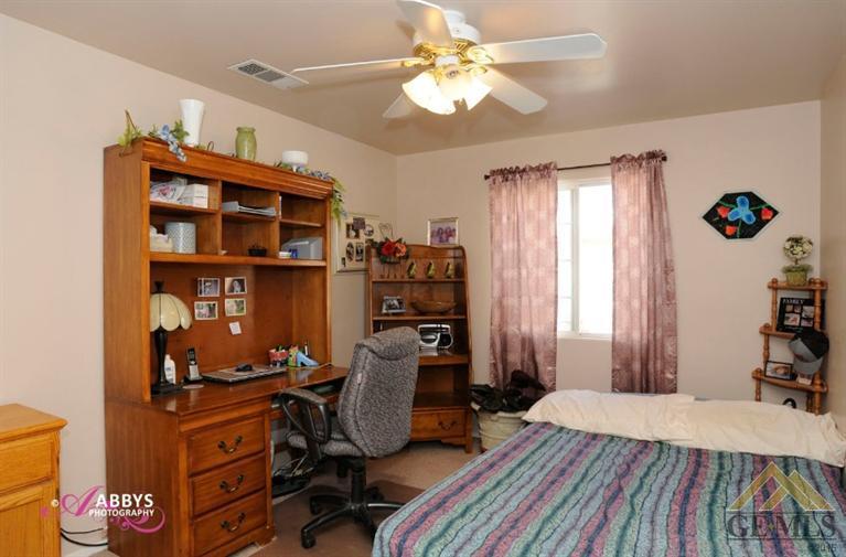 3146 Berkshire Road Bakersfield, CA 93313 - Photo 13 of 15