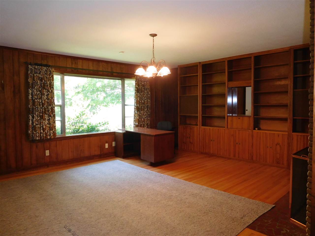 345 North Perkins Road Memphis, TN 38117 - Photo 11 of 20 More built ins. Office? media room? Playroom?
