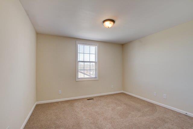 992 South Ash Ridge Drive, Unit B Clarksville, TN 37042 - Photo 14 of 27