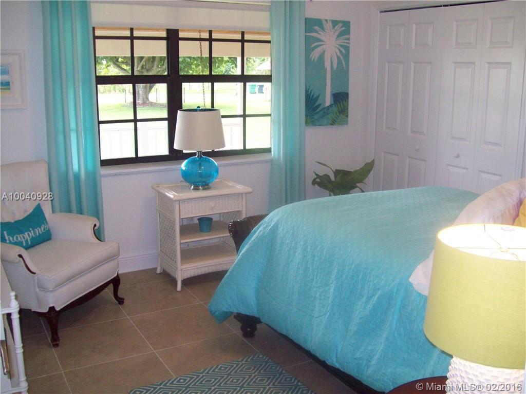 19650 Southwest 207th Avenue Miami, FL 33187 - Photo 15 of 34