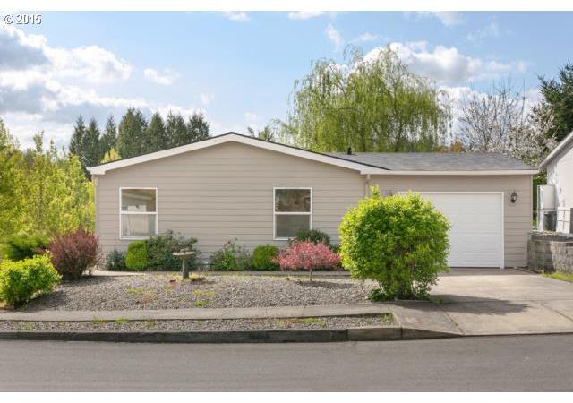 1595 Southeast Maple Loop Gresham, OR 97080 - Photo 2 of 16 Gallery Image 2