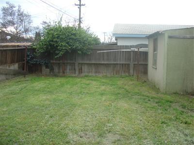 2710 Brenda Place Bakersfield, CA 93307 - Photo 12 of 15