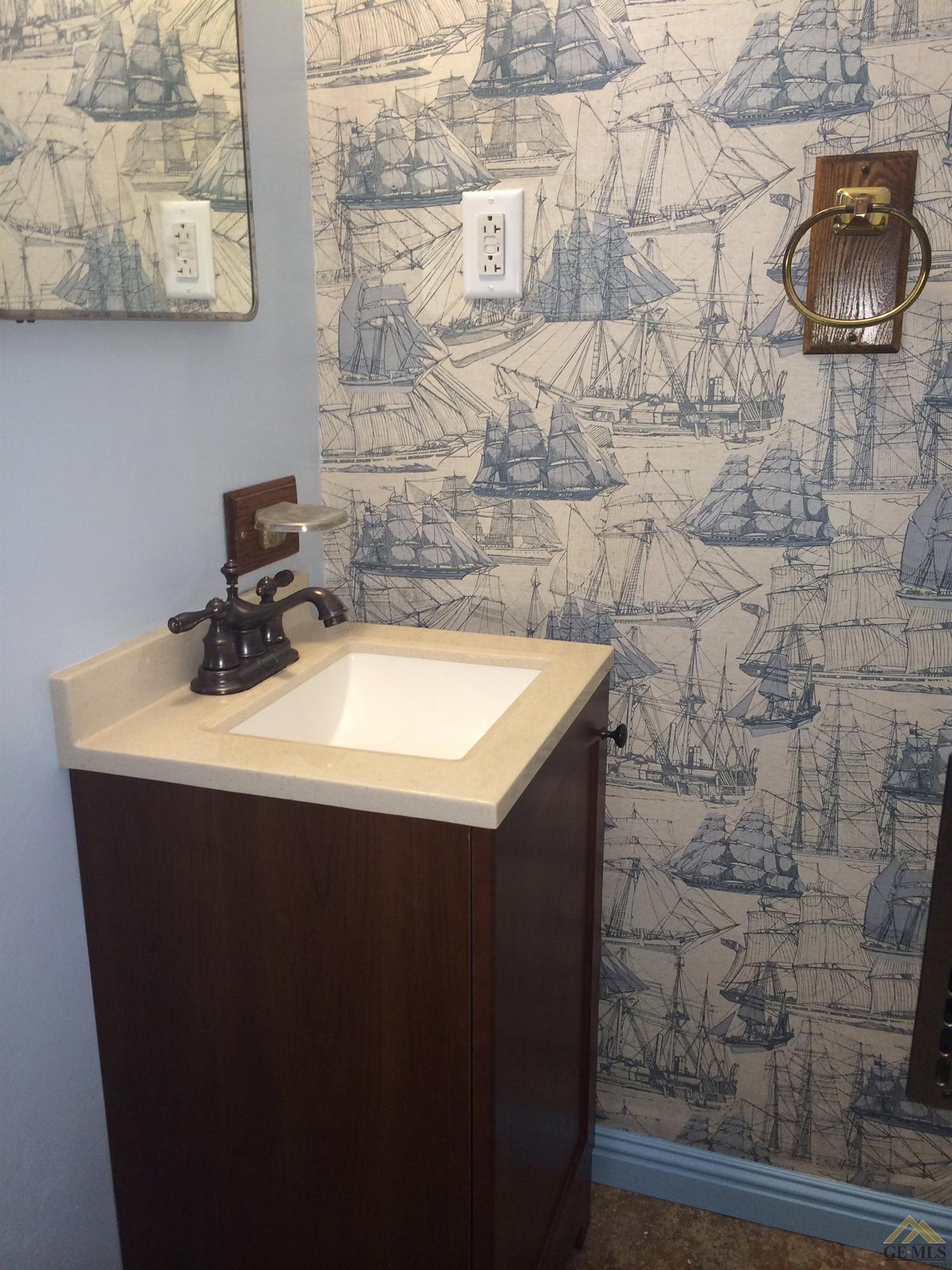1733 Locust Ravine Bakersfield, CA 93306 - Photo 18 of 33 Gallery Image 18