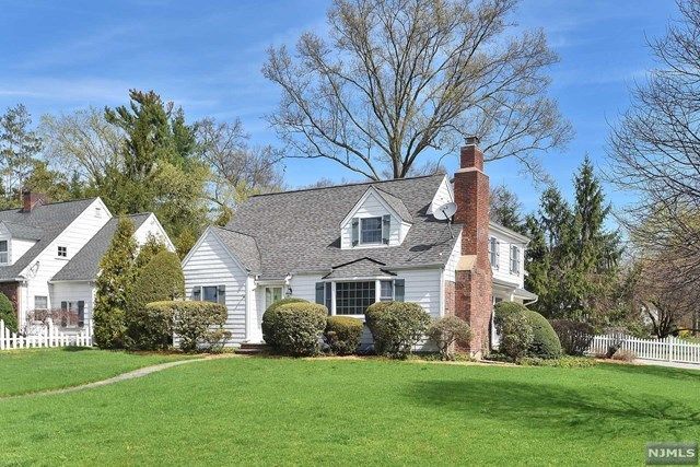177 Bellair Road Ridgewood, NJ 07450 - Photo 3 of 24