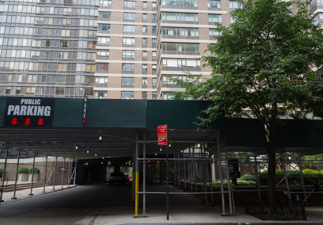 The Sovereign 425 E 58th St, Manhattan, NY 10022 - Photo 3 of 4