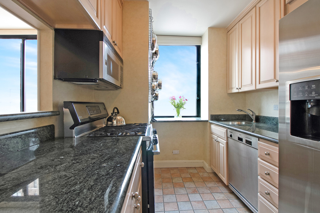 330 East 75th Street, Unit 17A Manhattan, NY 10021 - Photo 3 of 12