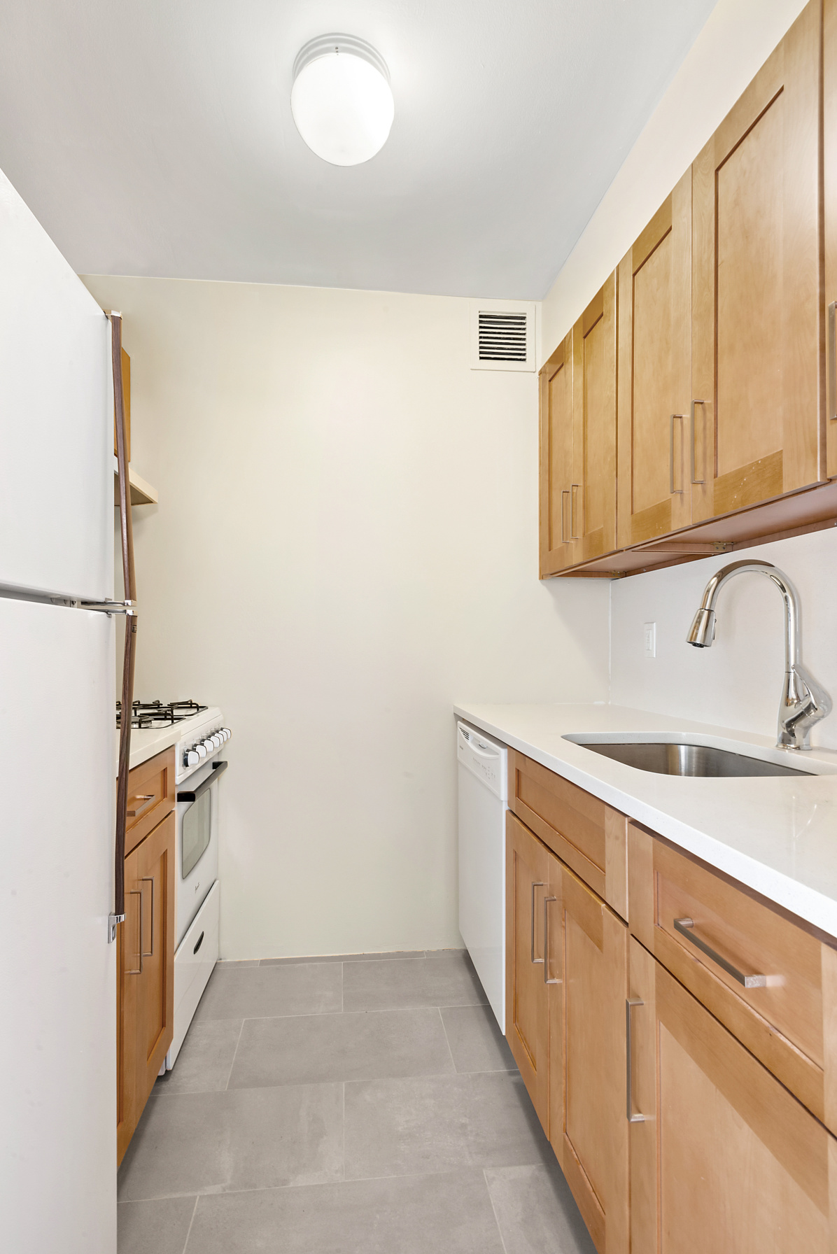 325 West 51st Street, Unit 5A Manhattan, NY 10019 - Photo 3 of 8