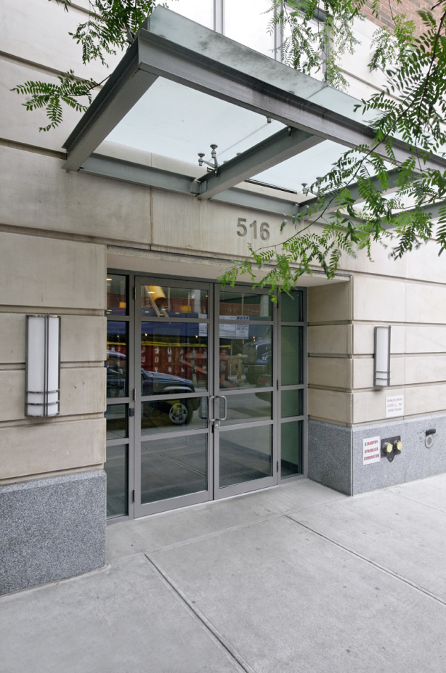 Clinton West 516 W 47th St, Manhattan, NY 10036 - Photo 2 of 25