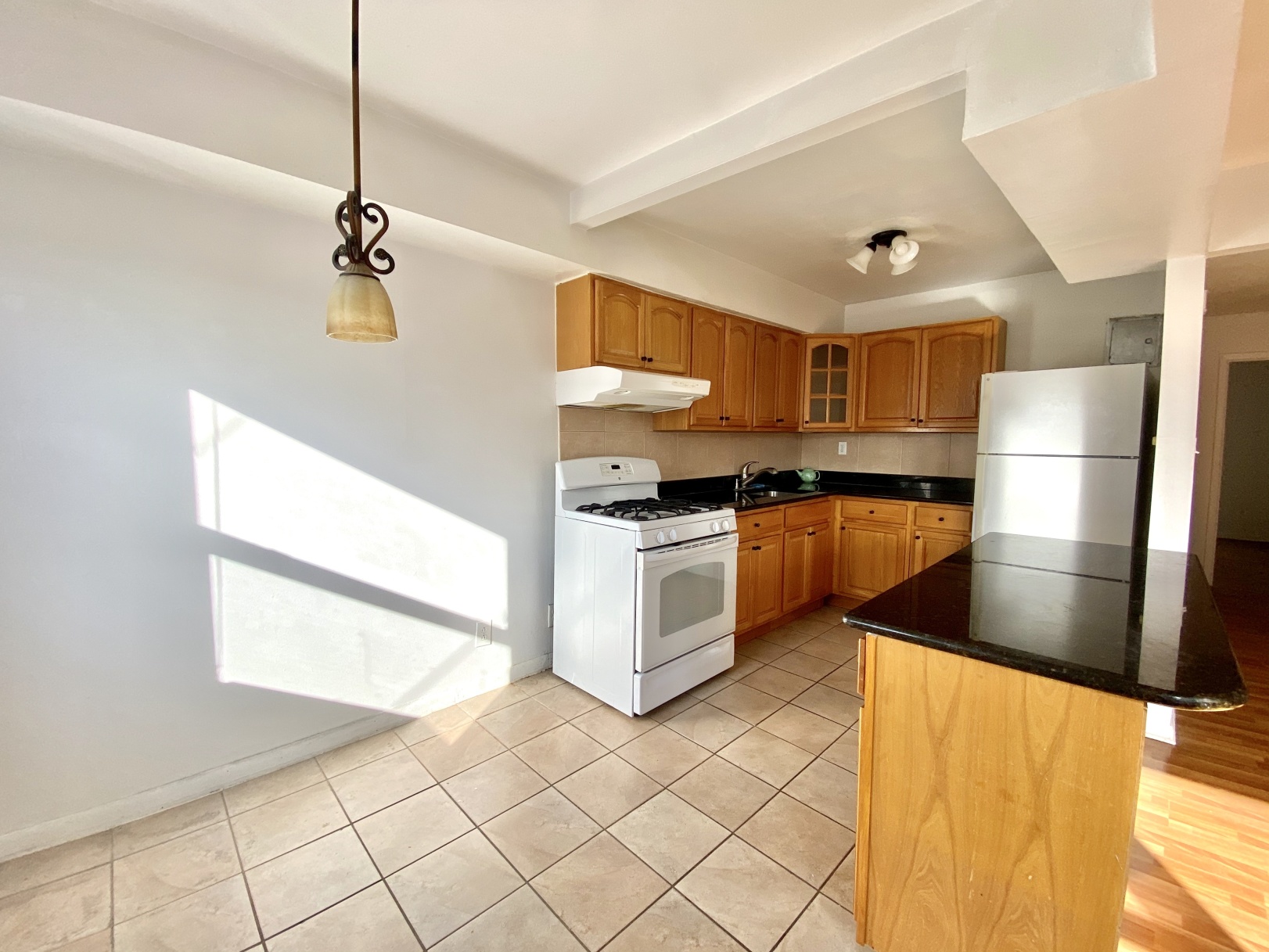 25-19 14th Place, Unit 3 Queens, NY 11102 - Photo 3 of 9