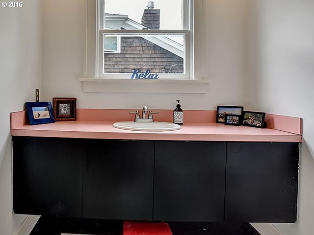 4322 Southwest Hamilton Terrace Portland, OR 97239 - Photo 14 of 32 Gallery Image 14
