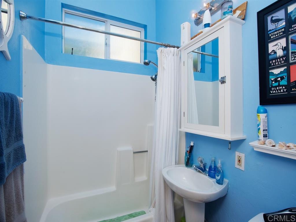 869 Beryl Street San Diego, CA 92109 - Photo 18 of 25 Full bathroom downstairs