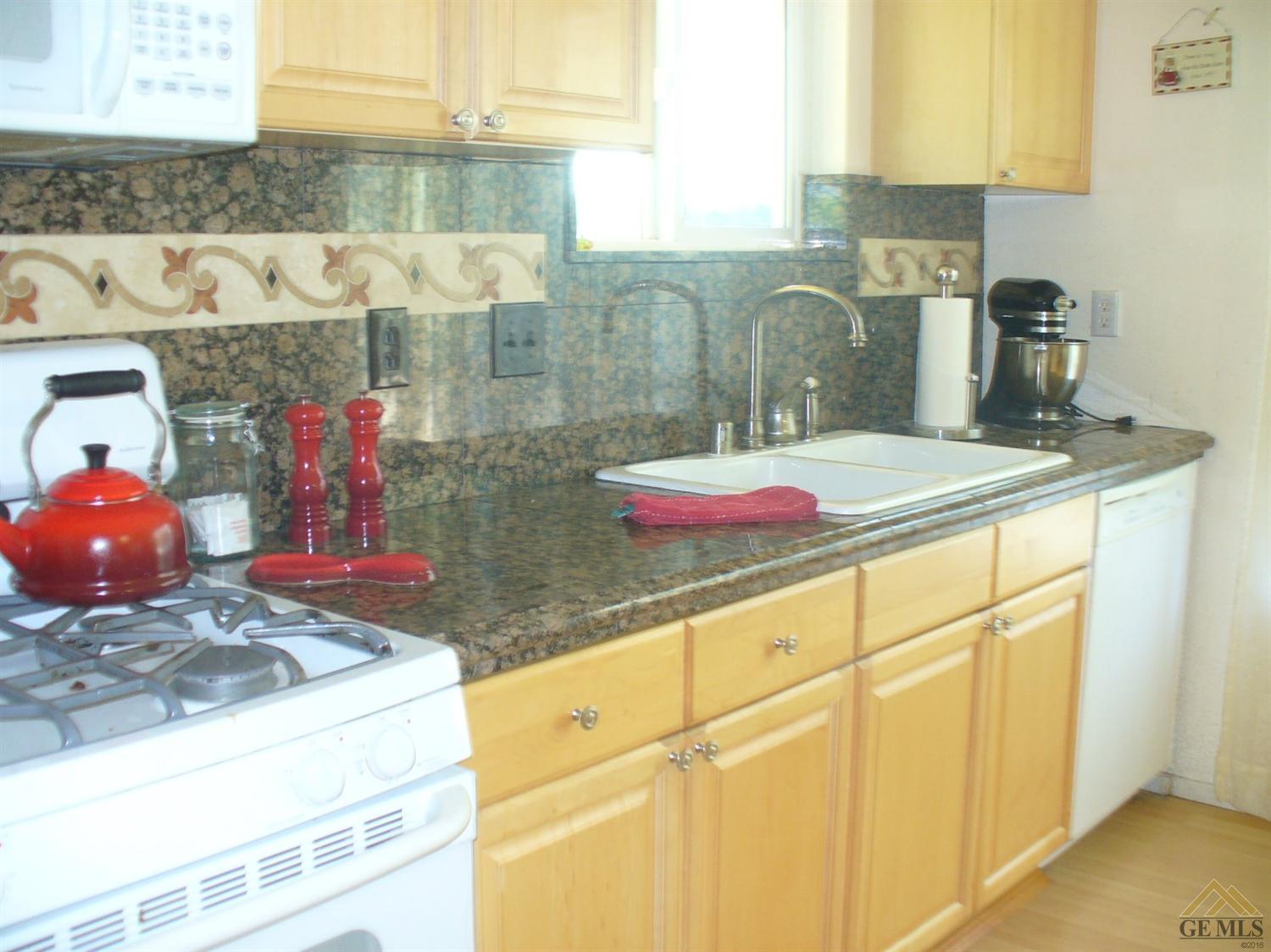 22701 Acari Road Bakersfield, CA 93314 - Photo 9 of 24 Gallery Image 9