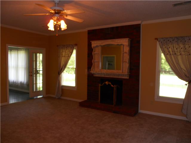 215 McCormick Road Munford, TN 38058 - Photo 7 of 12 Great room