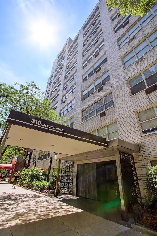 310 E 70th St, Manhattan, NY 10021 - Photo 2 of 3