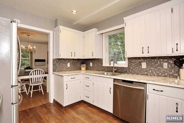 126 Dora Avenue Waldwick, NJ 07463 - Photo 11 of 25