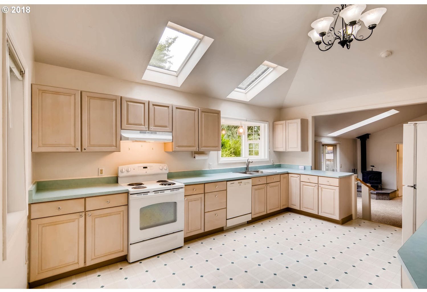 14870 Southwest Davis Road Beaverton, OR 97007 - Photo 8 of 28 Gallery Image 8