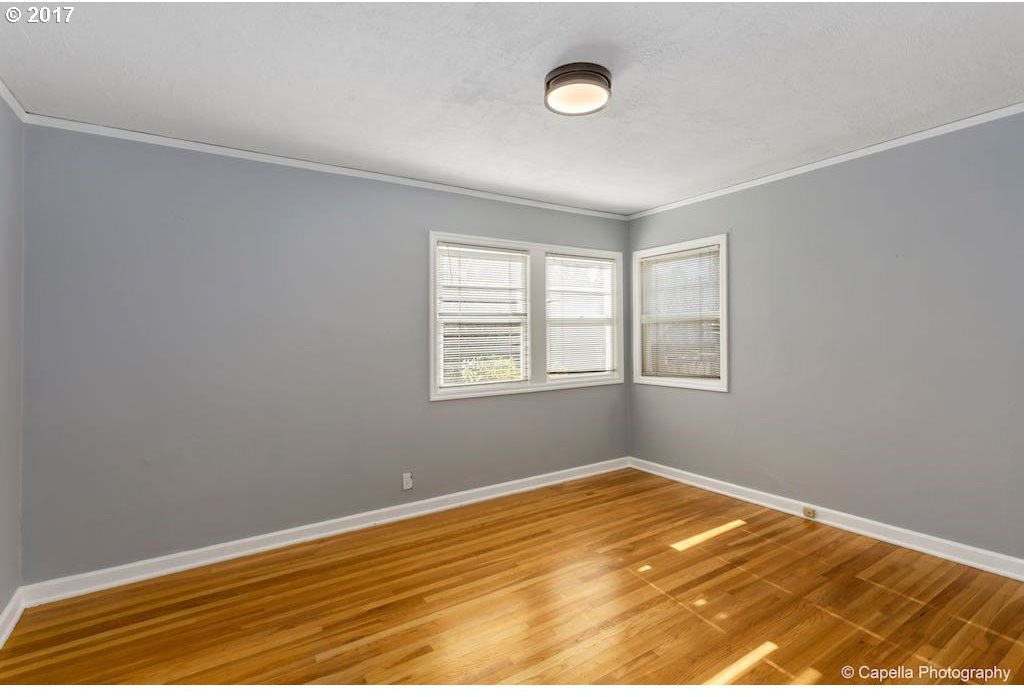 3019 Southwest Flower Terrace Portland, OR 97239 - Photo 9 of 20 Gallery Image 9
