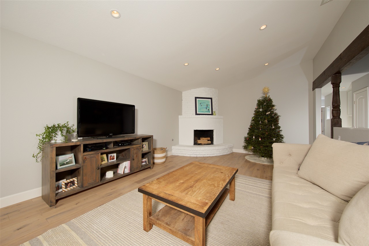 299 Cedar Road Vista, CA 92083 - Photo 10 of 25 Gallery Image 10