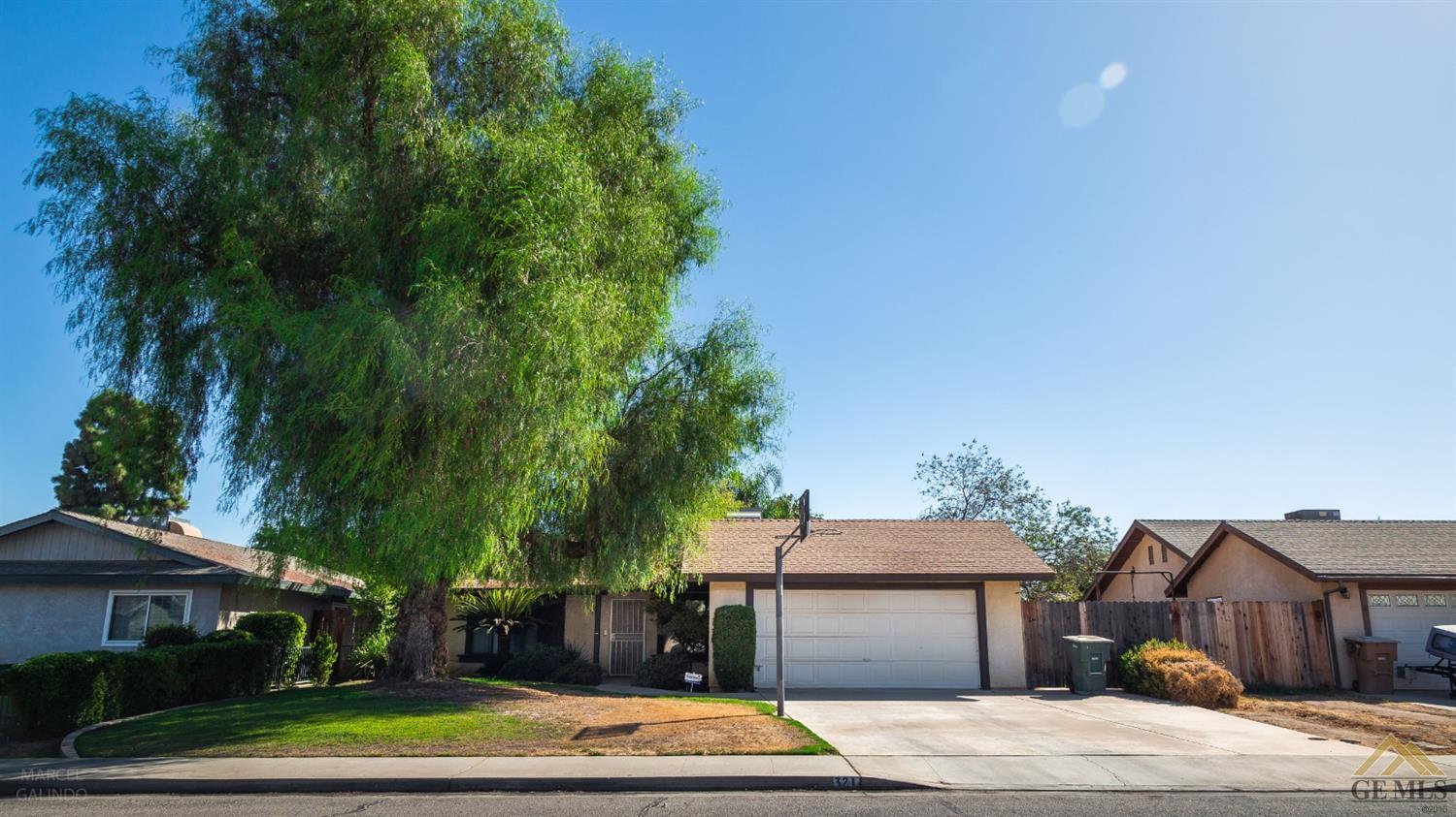 321 Pearson Avenue Bakersfield, CA 93308 - Photo 2 of 29