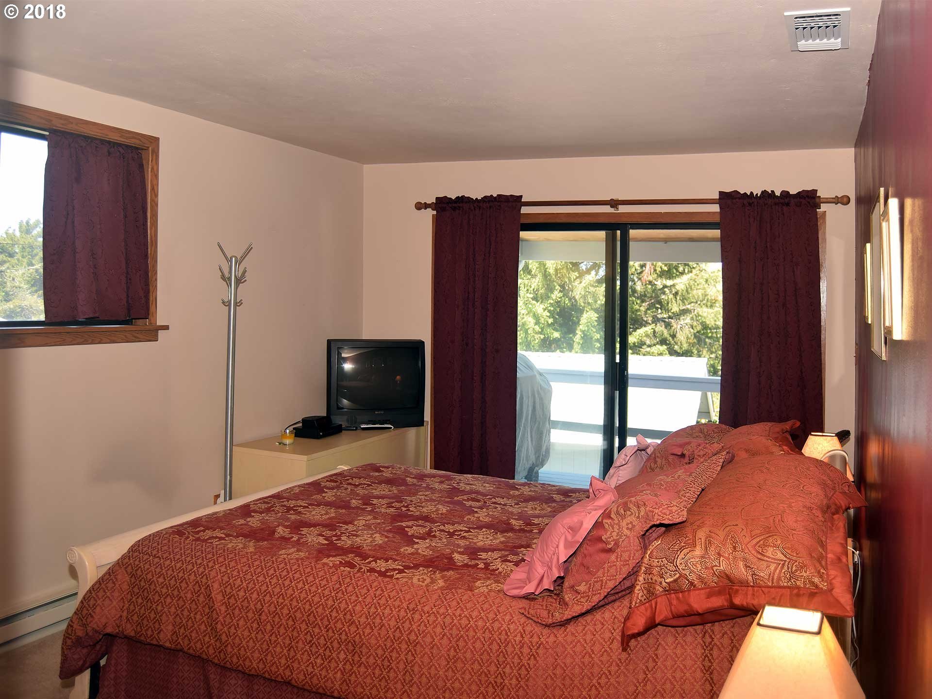 32944 Hillside Acres Road Gold Beach, OR 97444 - Photo 19 of 30