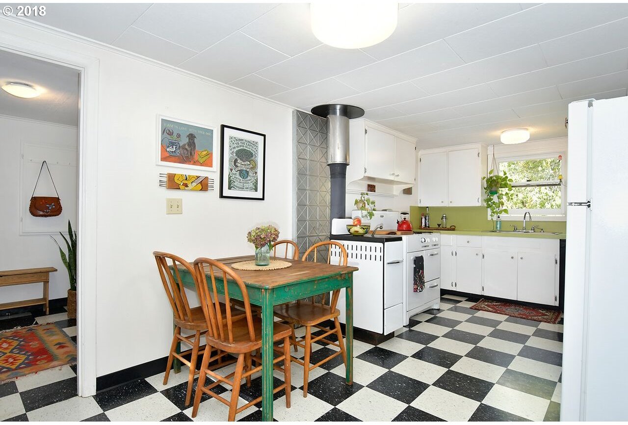 1704 Southwest Custer Street Portland, OR 97219 - Photo 4 of 20 Gallery Image 4