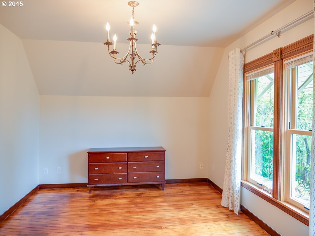 831 Southwest Taylors Ferry Road Portland, OR 97219 - Photo 8 of 15 Gallery Image 8
