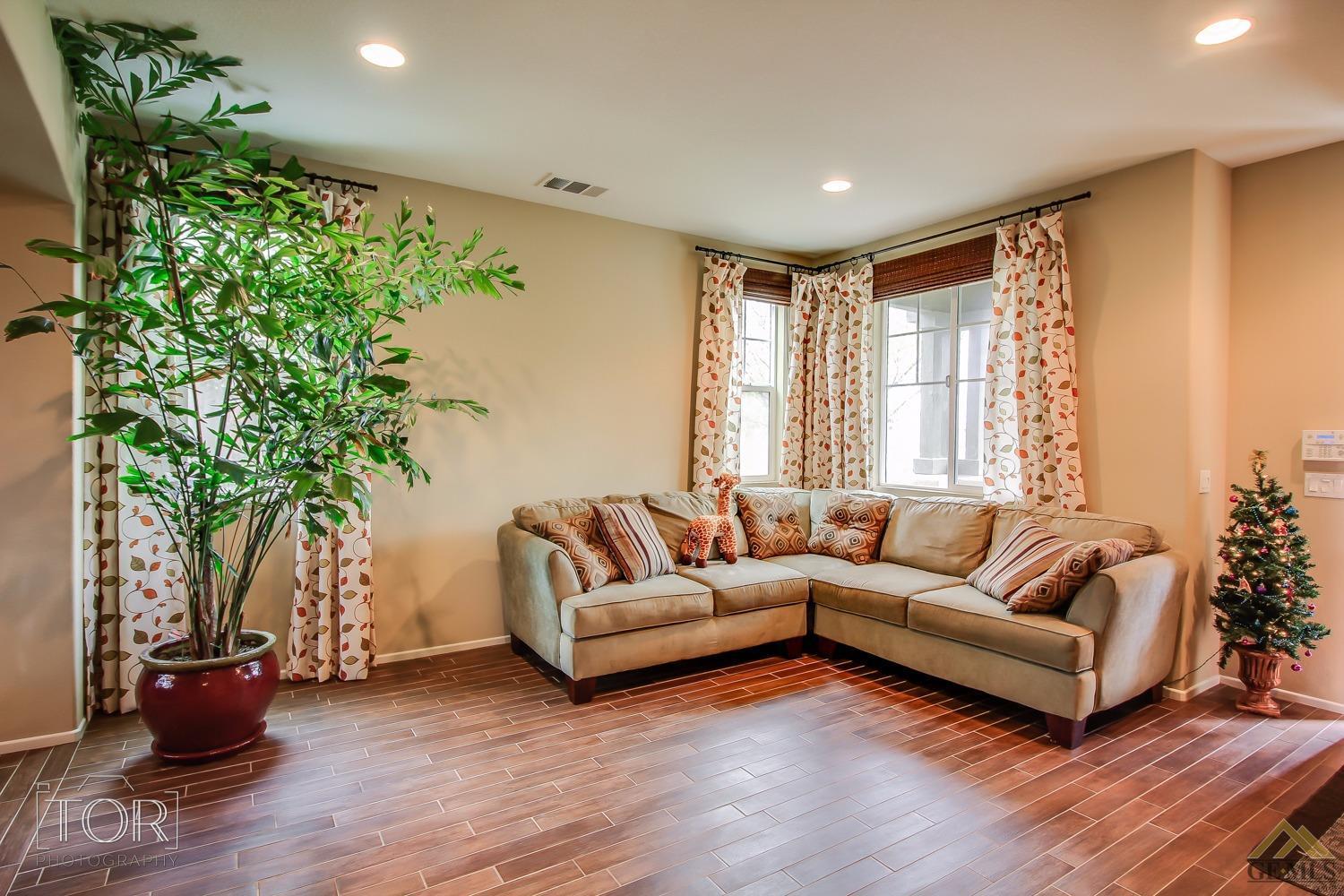 4704 Basque Street Bakersfield, CA 93313 - Photo 22 of 27