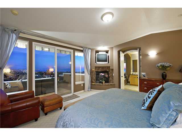 931 Candlelight Place, Unit B La Jolla, CA 92037 - Photo 11 of 25