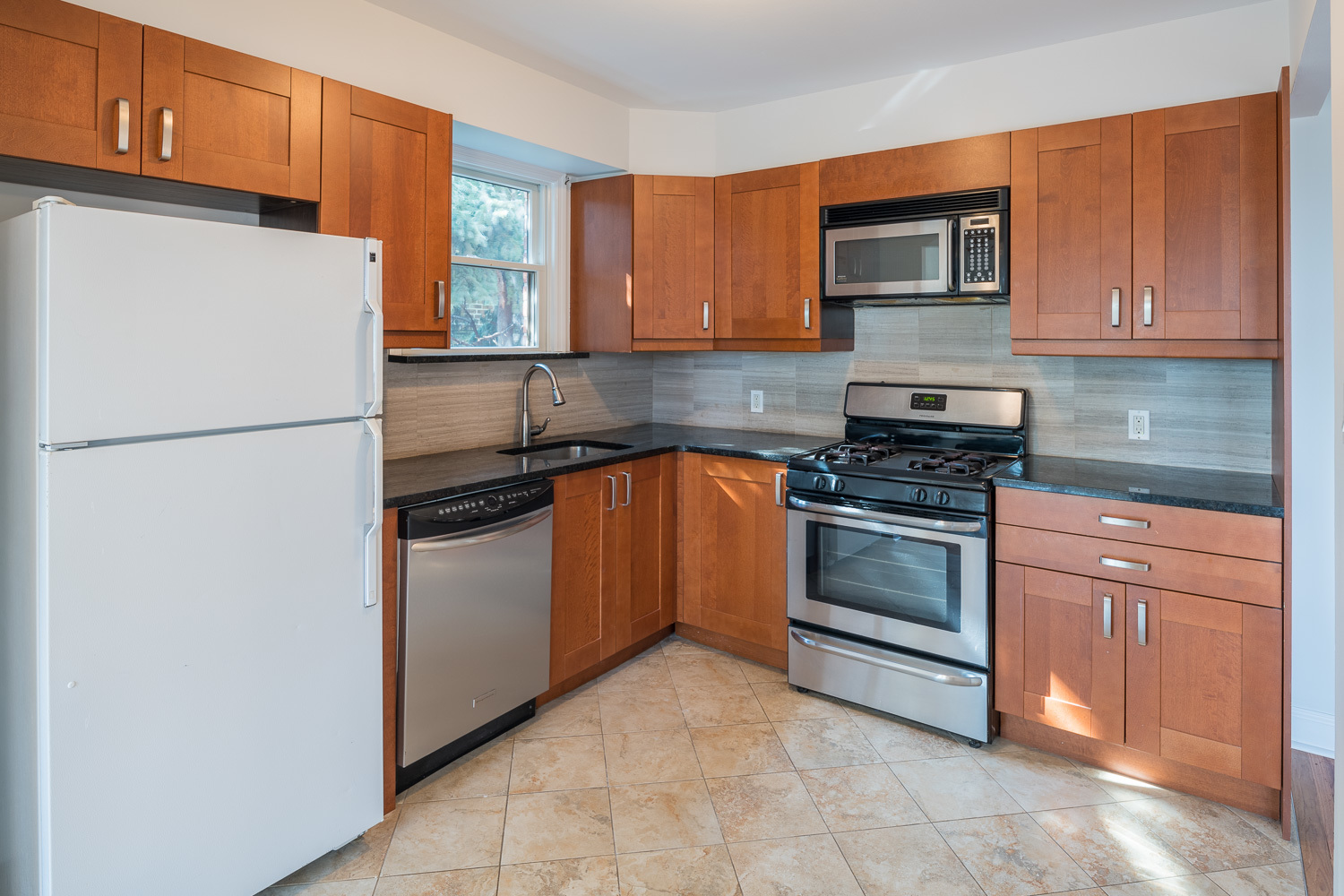 76-23 58th Road, Unit 3 Queens, NY 11379 - Photo 4 of 11