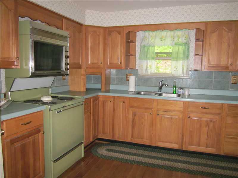 1528 Ridge Road Vandergrift, PA 15690 - Photo 3 of 12