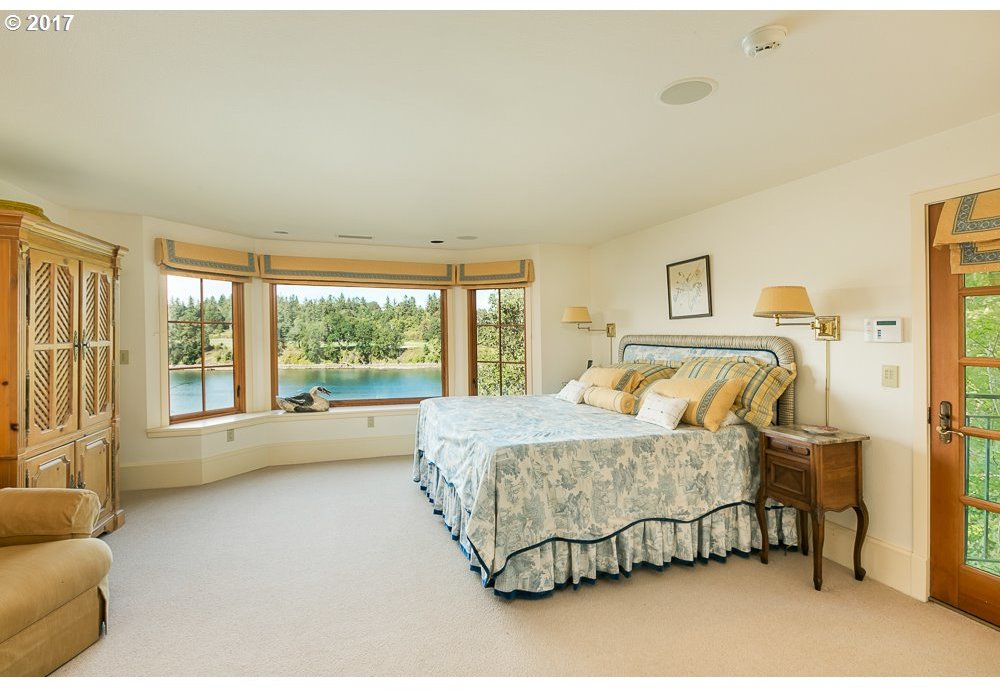 11350 Southwest Riverwood Road Portland, OR 97219 - Photo 20 of 32 Gallery Image 20