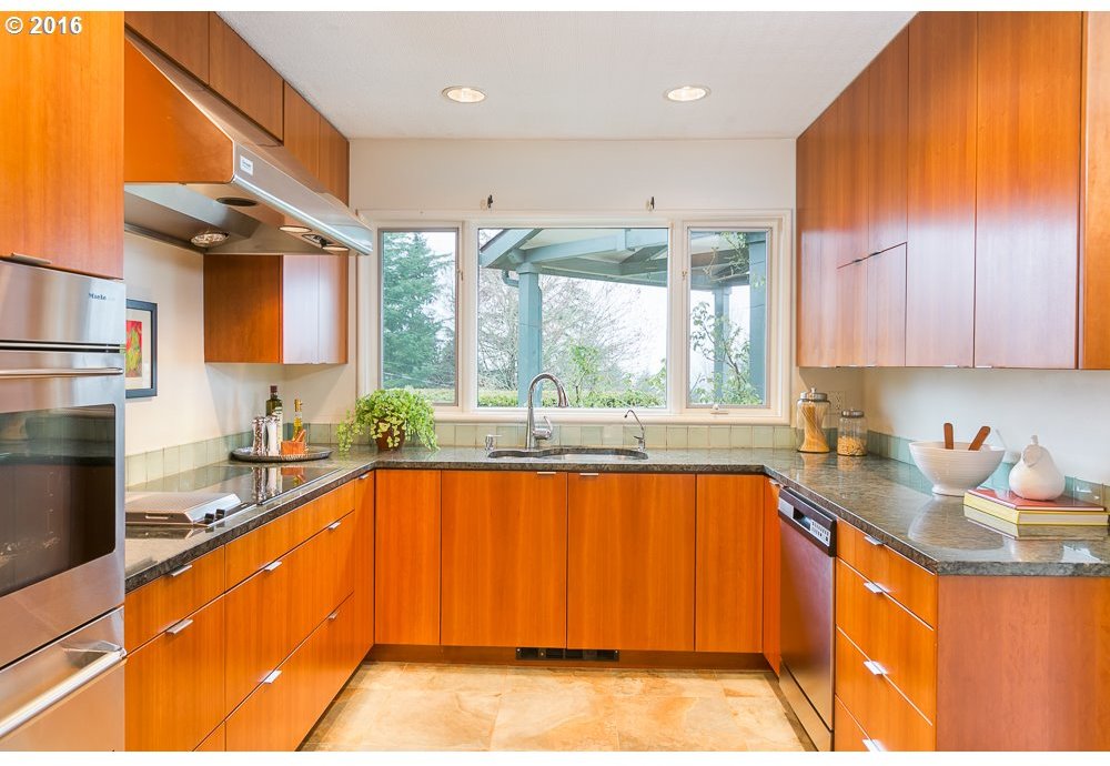 4155 Southwest Dosch Road Portland, OR 97239 - Photo 10 of 31