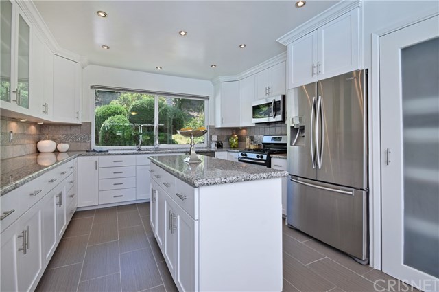 4406 Coronet Drive Encino, CA 91316 - Photo 12 of 44