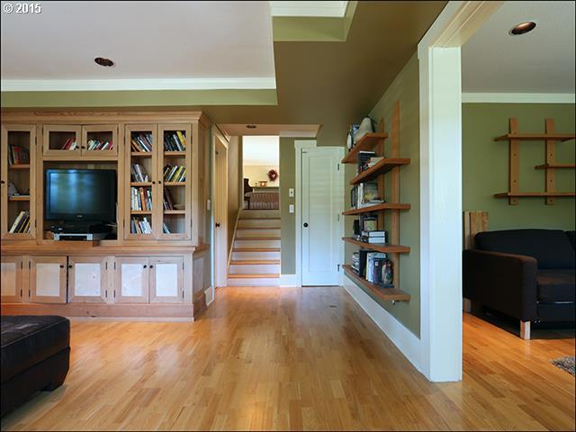 5331 Southwest Santa Monica Court Portland, OR 97221 - Photo 12 of 16