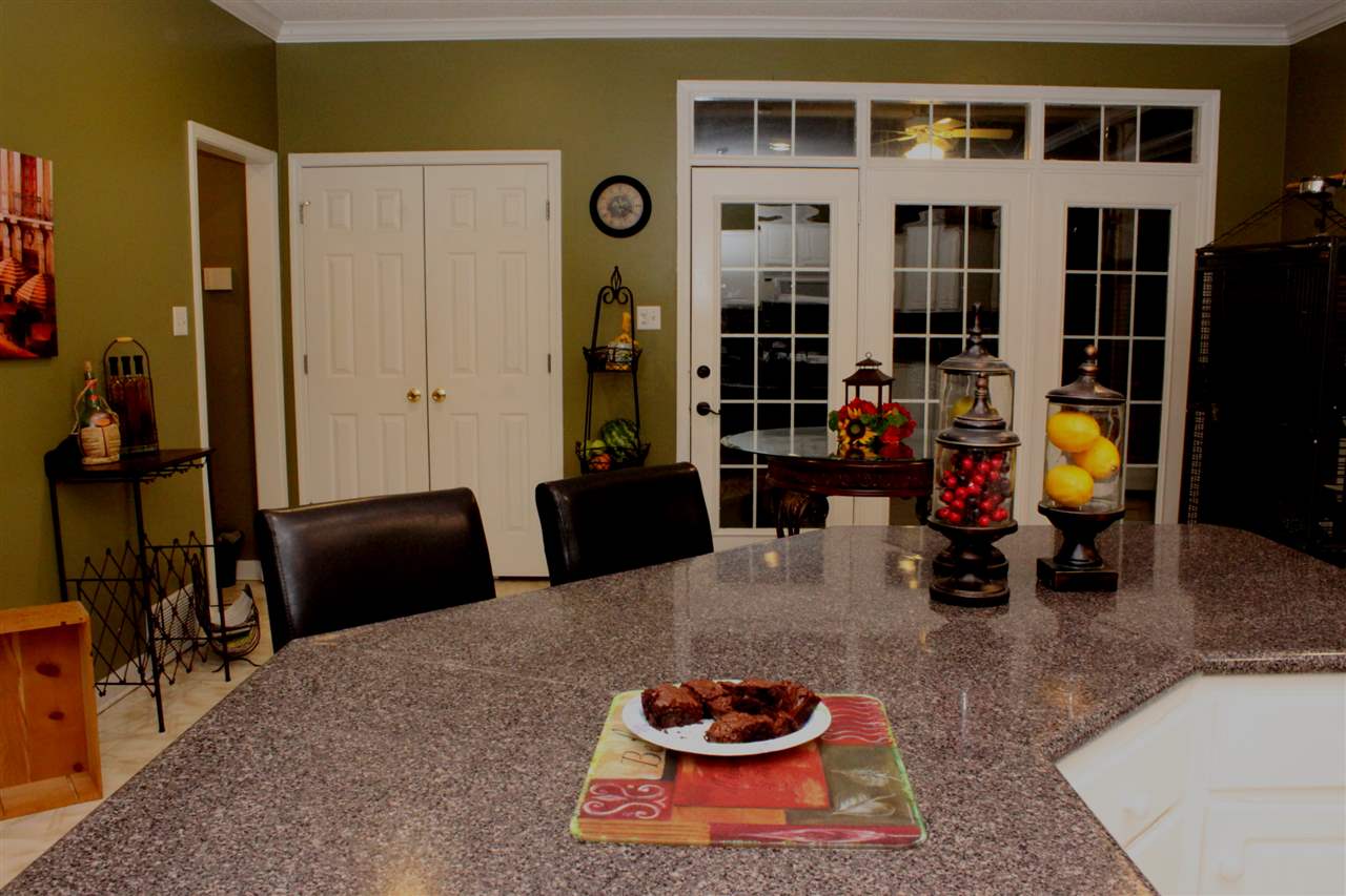 834 North Ericson Road Memphis, TN 38018 - Photo 6 of 24 Can accomadate a breakfast area AND sitting room.