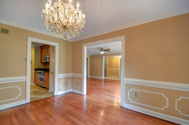 725 South Shady Grove Road Memphis, TN 38120 - Photo 9 of 25 Dining Room off Living Room and Kitchen-Convenience and Great Style!