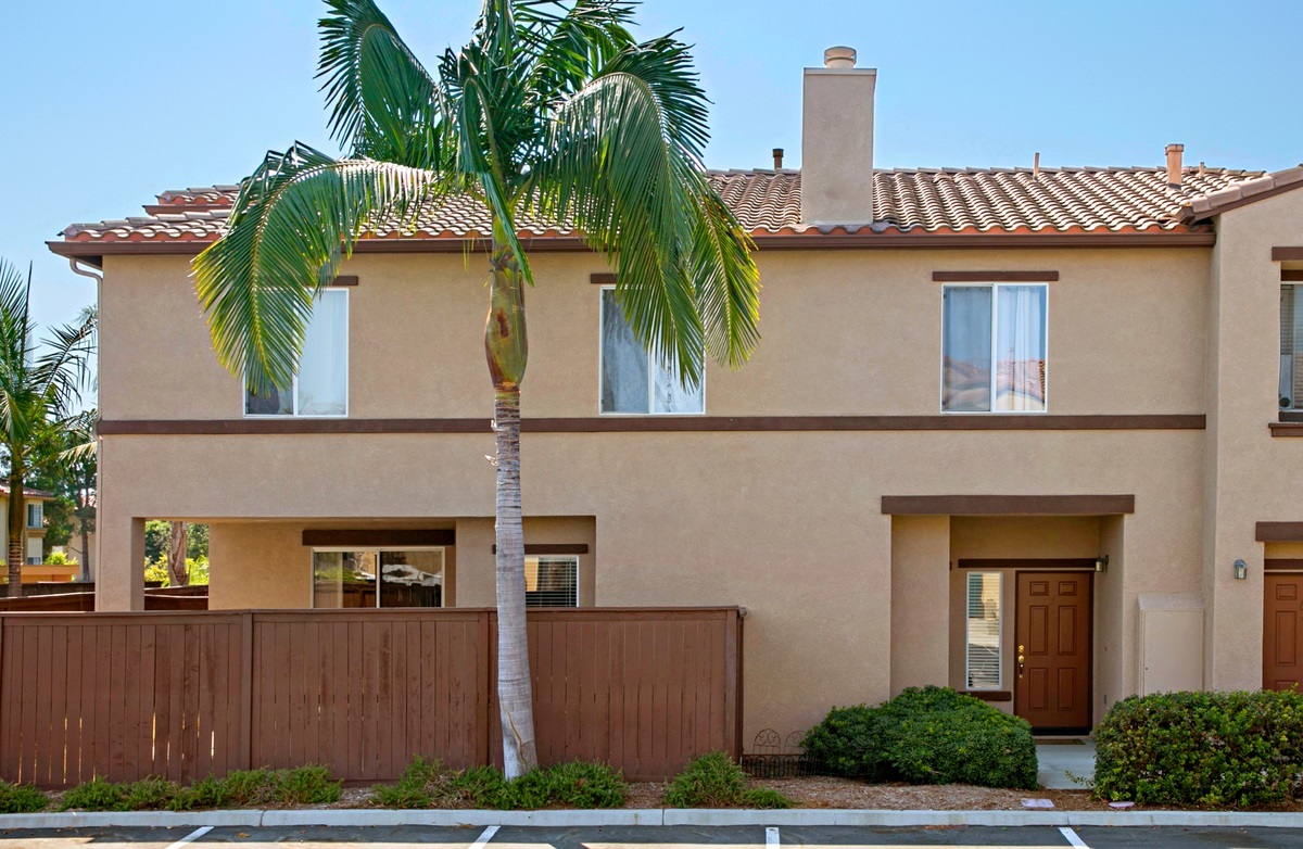 637 Sumner Way, Unit 5 Oceanside, CA 92058 - Photo 2 of 25 Gallery Image 2