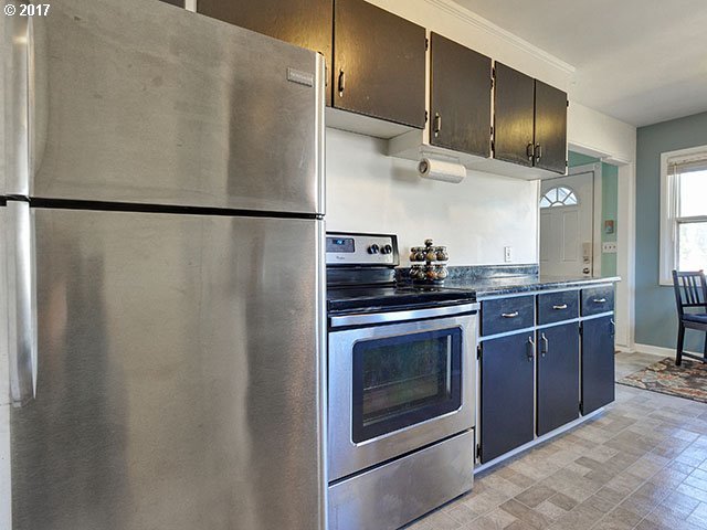 8026 Southeast Reedway Street Portland, OR 97206 - Photo 13 of 27 Gallery Image 13